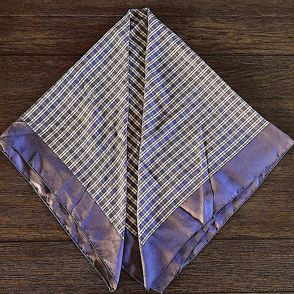 🆕NWOT•Blue & White Plaid 30”x 30" silk blend square Scarf; Boutique - Picture 8 of 15